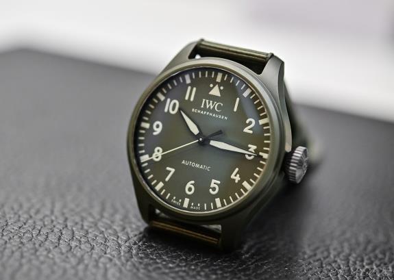 IWC萬國(guó)表推出全新大型飛行員43毫米TOP GUN“森林綠”綠色陶瓷腕表
