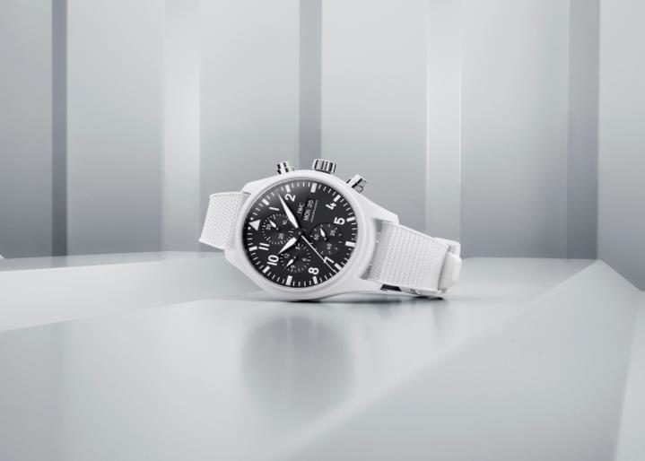 IWC最新款TOP GUN計(jì)時(shí)碼表推出令人瞠目結(jié)舌的全新陶瓷配色