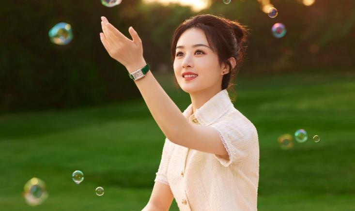 浪琴表攜手優(yōu)雅形象大使趙麗穎呈現(xiàn)全新彩色腕表 點亮七夕心動瞬間