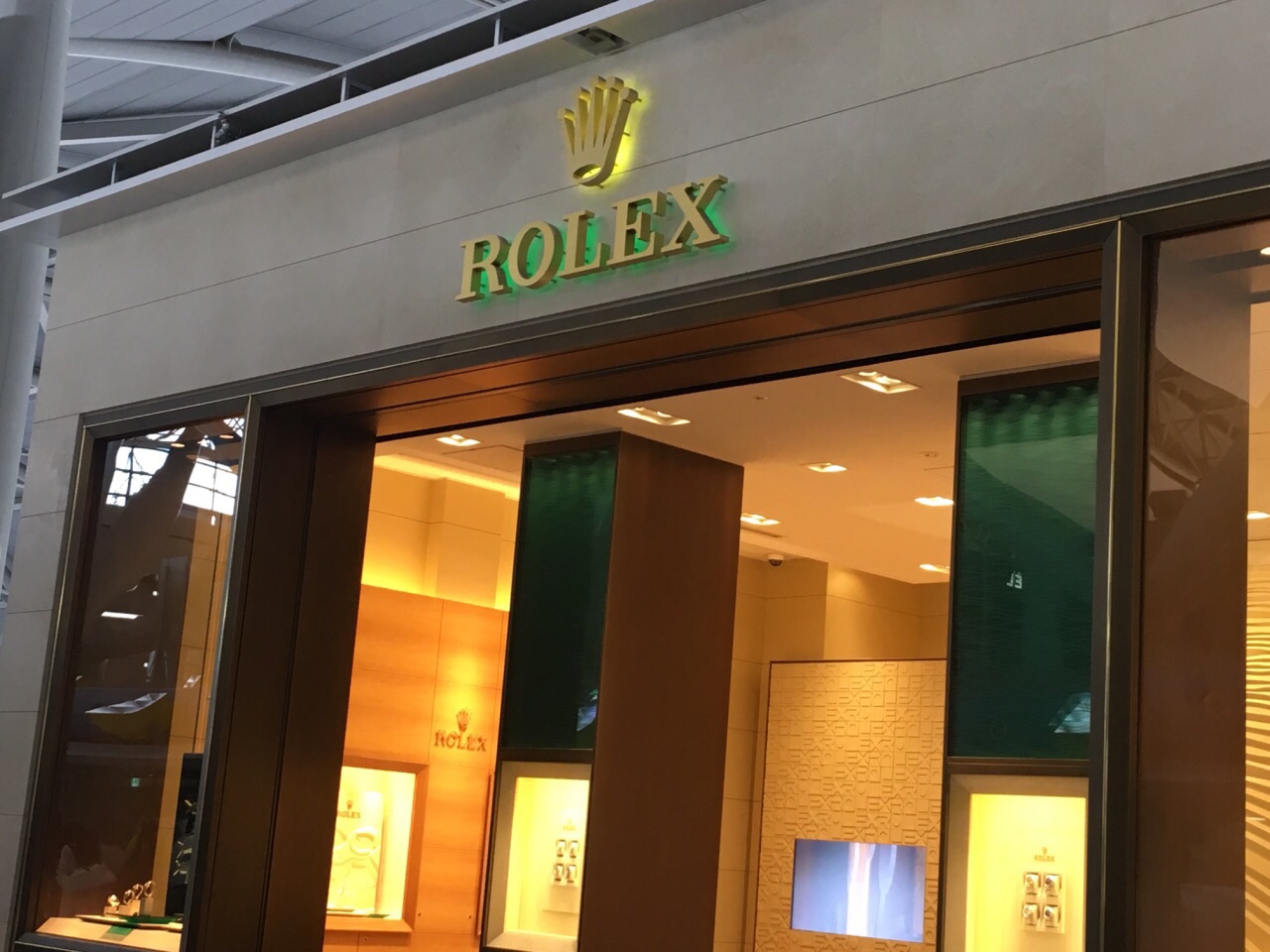 重慶勞力士維修服務(wù)中心在哪？（勞力士手表表扣壞了能維修嗎?）