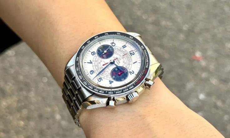 歐米茄超霸Chronoscope：復(fù)古之魂，五圈三測
